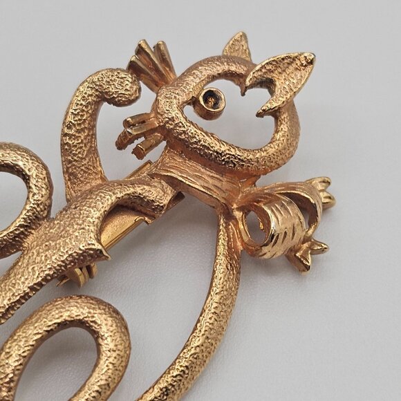 VTG Brooch Cat Lover GoldTone Sitting Cute Whimsy Gift Ladies Mom Girlfriend Pin - Picture 4 of 11